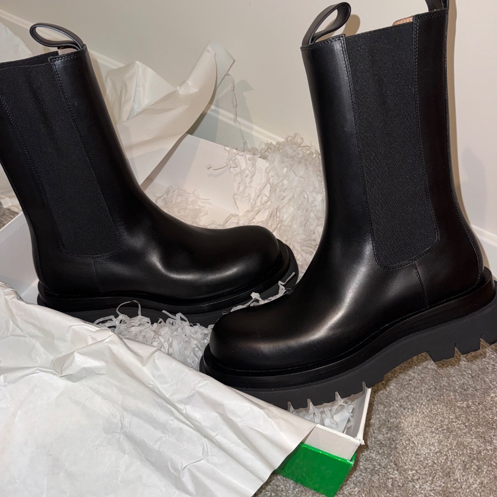 Bottega Veneta Chelsea Boots - Picture 4 of 5